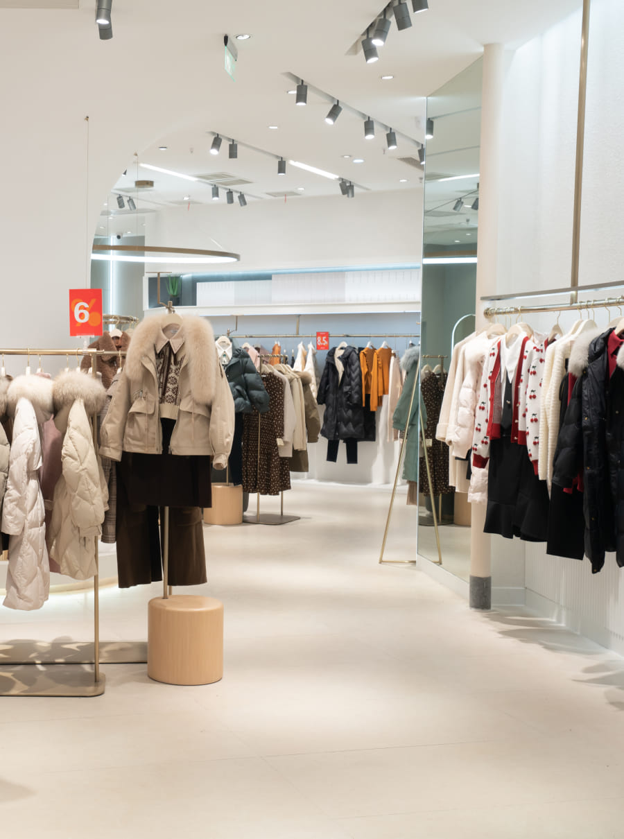 women-s-fashion-store-shopping-center (1)