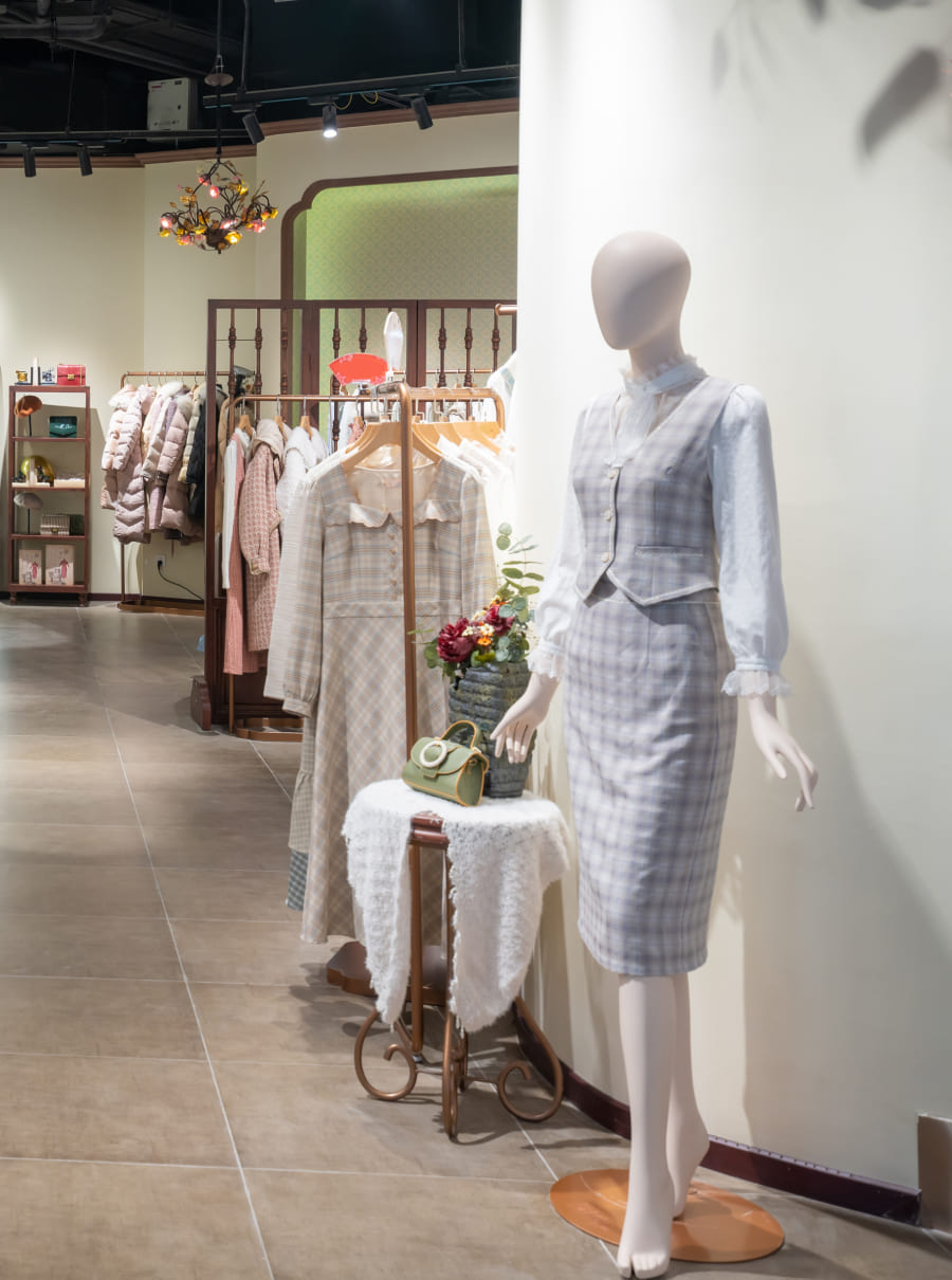 women-s-fashion-store-shopping-center (3)